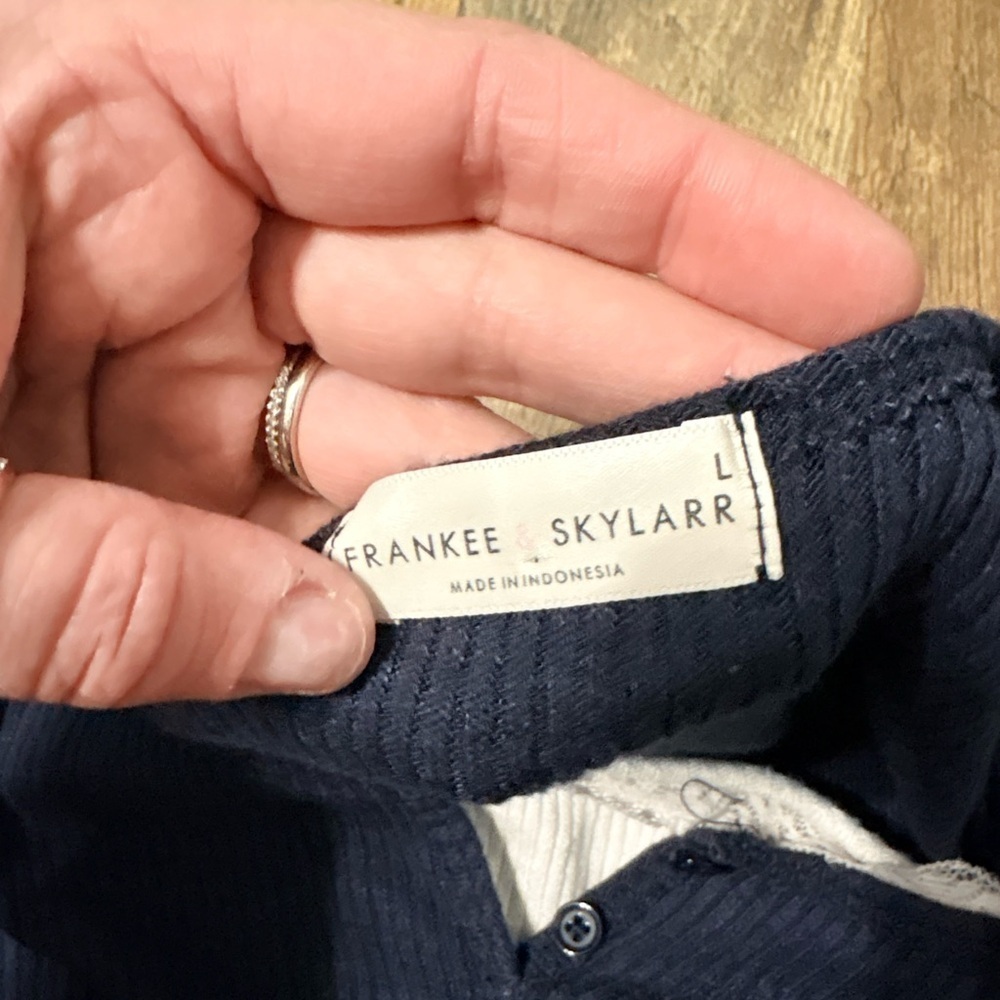 Frankie & Skylarr Ribbed Crop Henley Top Size L Navy Blue Long Sleeve Soft y2k - Picture 5 of 5